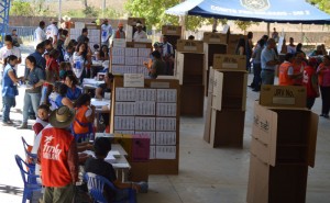 El Centro Escolar Sotero Laínez, Sensuntepeque, presentó algunas irregularidades durante el proceso electoral. / WILSON URBINA.