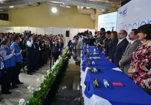 El TSE instaló ayer las mesas de escrutinio final en el Pabellón Centroamericano del Cifco. /ERNESTO MARTÍNEZ