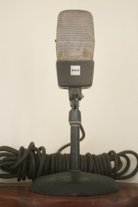Equipos de museo de la radio YSAX que fueron utilizados por monseñor Romero para grabar sus programas. /R. E.