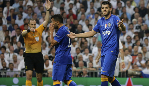 El delantero de la Juventus Álvaro Morata (d), durante el partido de vuelta de la semifinal de la Liga de Campeones. EFE