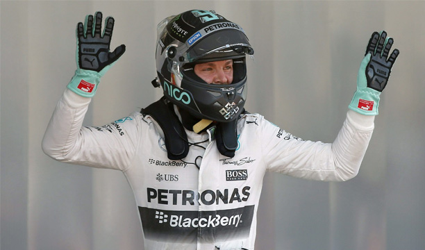 El piloto alemán Nico Rosberg, del equipo Mercedes AGM Petronas, tras conseguir el mejor tiempo en la cuarta sesión de entrenamientos del Gran Premio de España. EFE