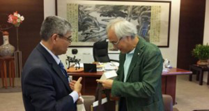 Secretario de Cultura de El Salvador, Ramón Rivas con el Rentor de la Universidad Nacional de las Artes de Taipei, Yang Chyi-Wen. Cortesía SECULTURA
