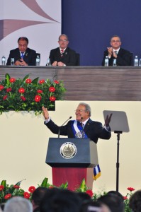 Salvador Sánchez Cerén fue juramentado el 1 de junio de 2014 por el expresidente de la Asamblea, Sigfrido Reyes. /DEM