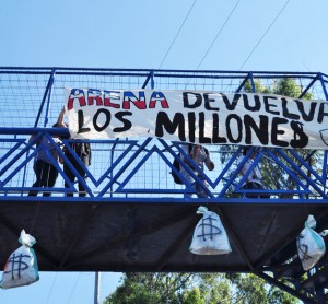 Sacos-ARENA-Caso-Flores-protesta
