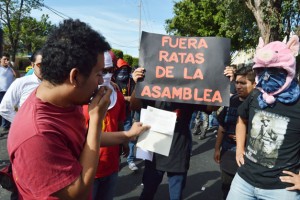 ESTUDIANTES-UES