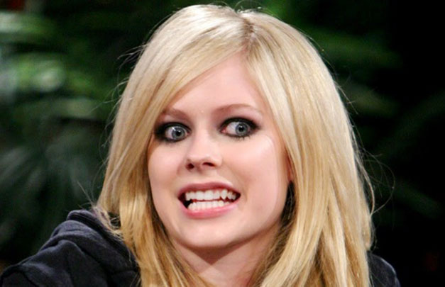 Avril-Lavigne-sonriendo