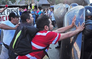 PROTESTA-Vendedores-Cambio-Rutas-en-SOYAPANGO-por-SITRAMSS