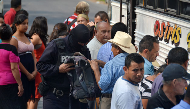 Policia-en-Santa-Cruz-Michapa
