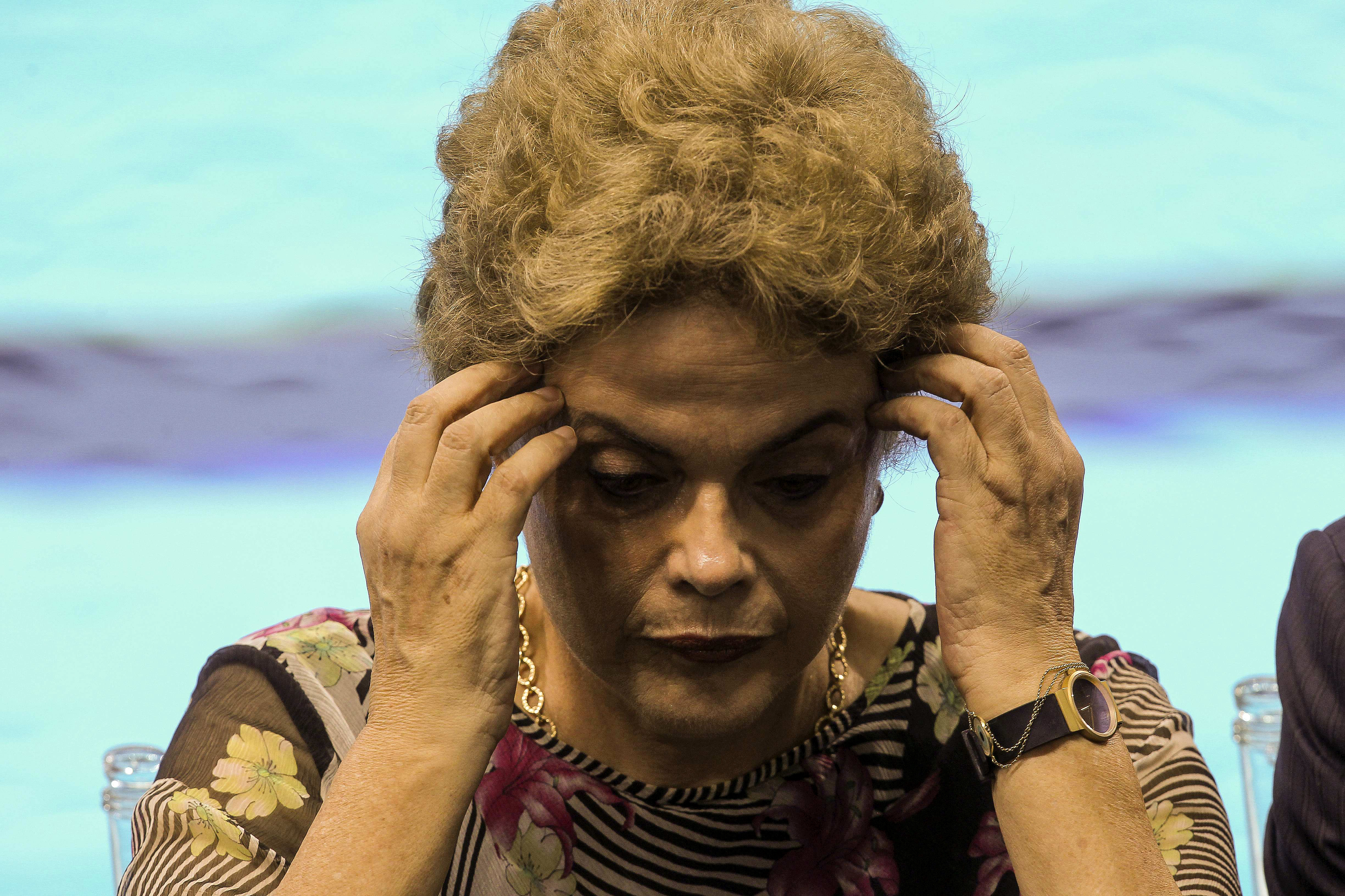 BRA01. RIO DE JANEIRO (BRASIL), 08/04/16.- La presidente de Brasil, Dilma Rousseff, visita hoy, viernes 8 de abril de 2016, el Estadio Acuático Olímpico con capacidad para 18 mil personas en el Centro Olímpico, donde se realizarán las competiciones de natación y la final de polo acuático de los juegos olímpicos Río 2016. EFE/ Antonio Lacerda