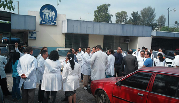 trabajadores del ISSS-DEM