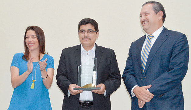 Casalco-entrega-premio-a-Plycem