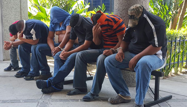 Policias-detenidos