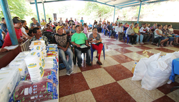 ENtrega-de-paquetes-con-alimentos-MAG