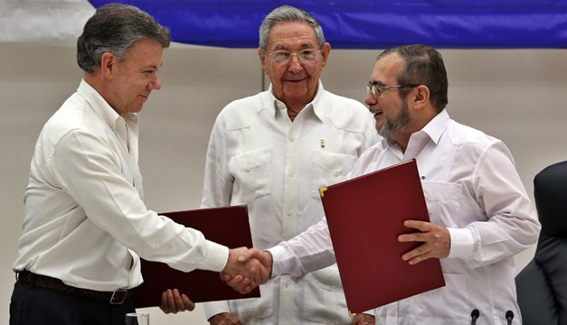 Juan-Manuel-Santos-Raul-Castro-Timochenko
