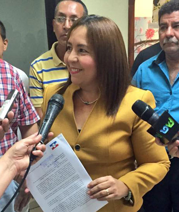 SIlvia-Ostorga-Asamblea