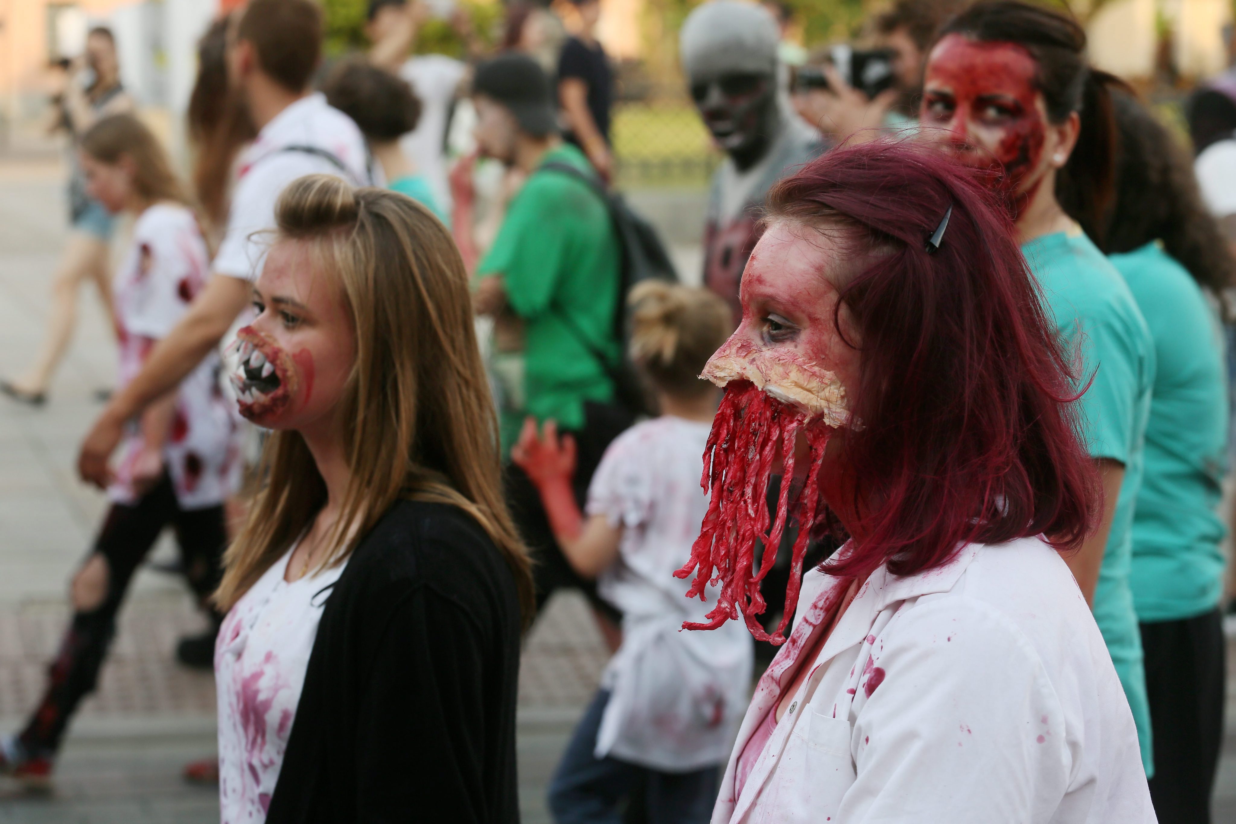 . Warsaw (Poland), 25/06/2016.- Participants of Zombie Walk - a march of fans of zombie movies - in Warsaw, Poland, 25 June 2016. People dressed up as zombies and various other figures took part in the event that was held in Warsaw. (Varsovia, Polonia) EFE/EPA/PAWEL SUPERNAK POLAND OUT