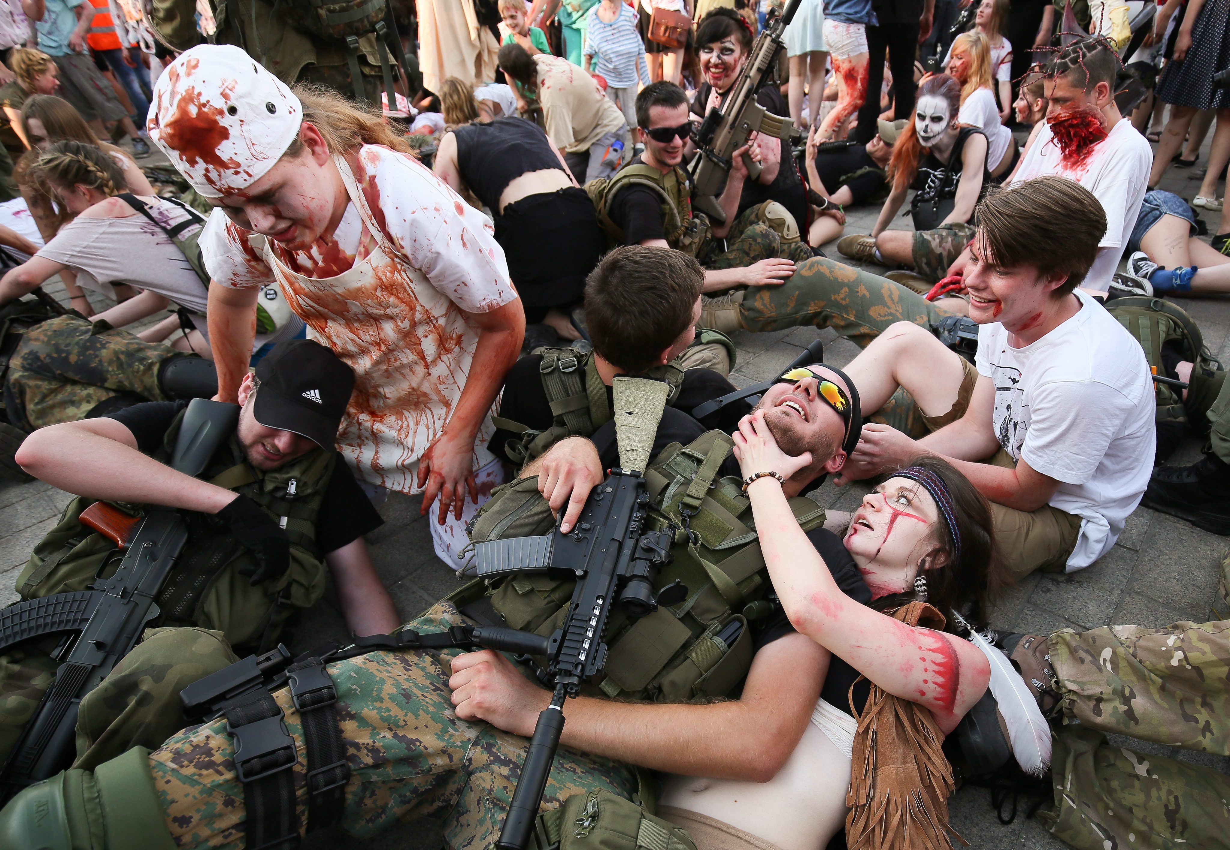 . Warsaw (Poland), 25/06/2016.- Participants of Zombie Walk - a march of fans of zombie movies - in Warsaw, Poland, 25 June 2016. People dressed up as zombies and various other figures took part in the event that was held in Warsaw. (Varsovia, Polonia) EFE/EPA/PAWEL SUPERNAK POLAND OUT