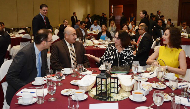 Embajadora-Jean-Elizabeth-Manes-Camara-de-Comercio