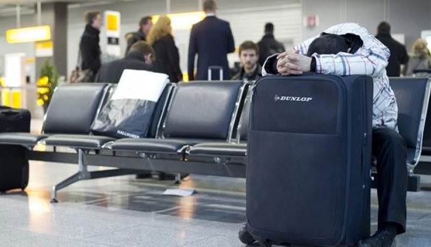 hombre aeropuerto-efe