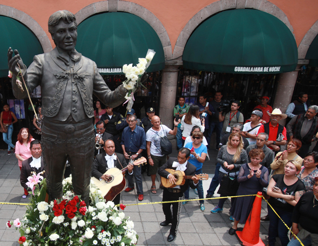 Estatua-Juan-Gabriel