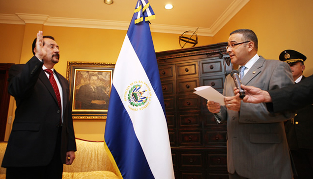 Mauricio-Funes-Mecafe
