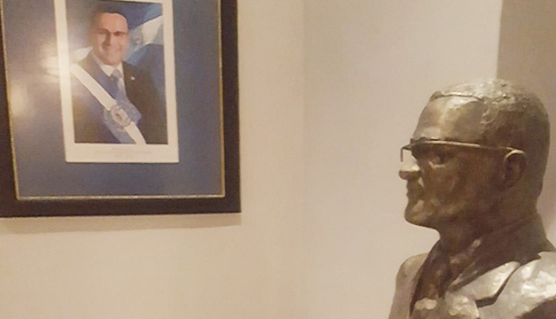 busto-mauricio-funes