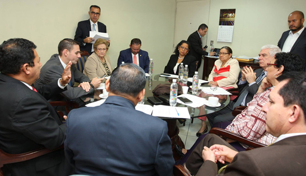 comision-politica-asamblea