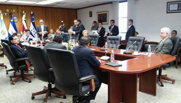 comision-politica-asamblea