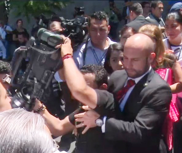 diputado-ricardo-velasquez-parker-camarografo