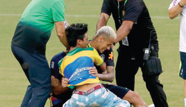 Neymar-tacleo