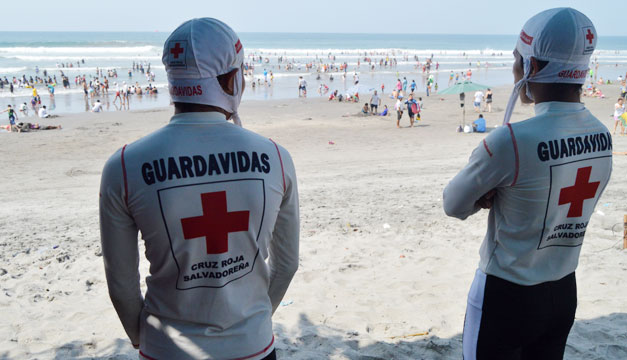 ahogado-playa-socorristas-salvavidas-RESCATISTAS