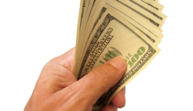 dinero-en-mano