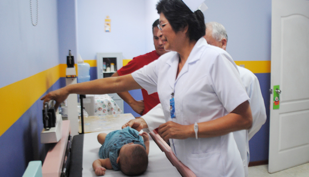 menores-isss-hospital-bebe