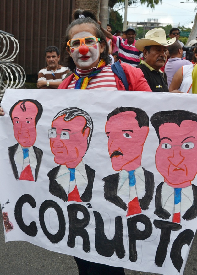 protesta-sala-de-lo-constitucional