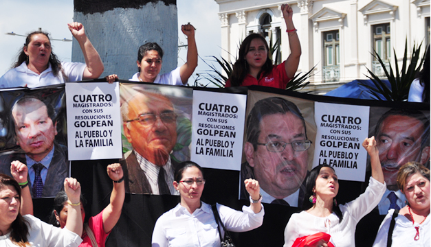 protesta-contra-magistrados-sala-de-lo-constitucional