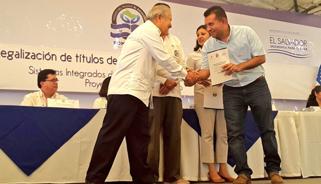 sanchez-ceren-entrega-de-titulos