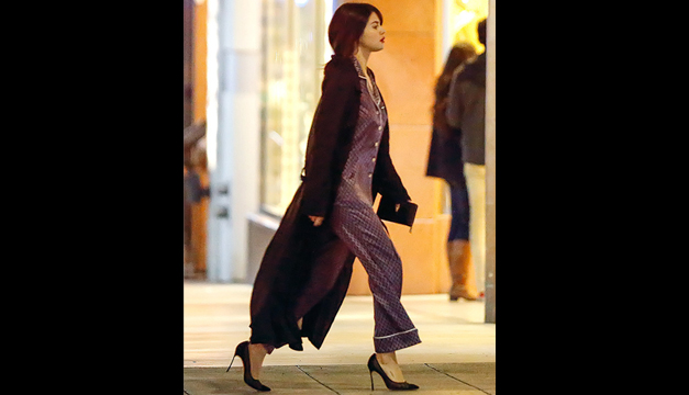 selena-gomez-pijama