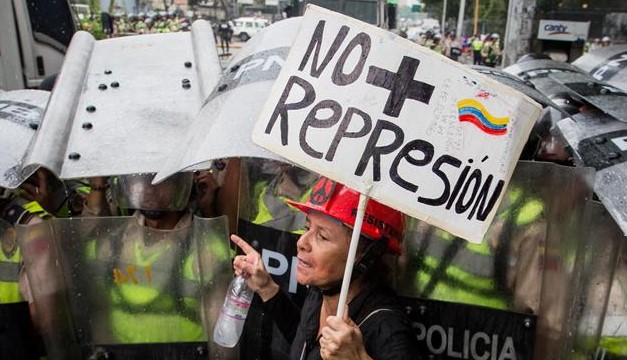 La tercera edad se suma a las marchas contra Maduro