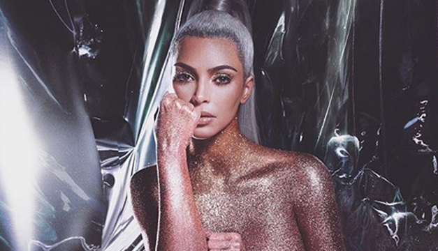 Kim Kardashian causó polémica por nueva foto semidesnuda