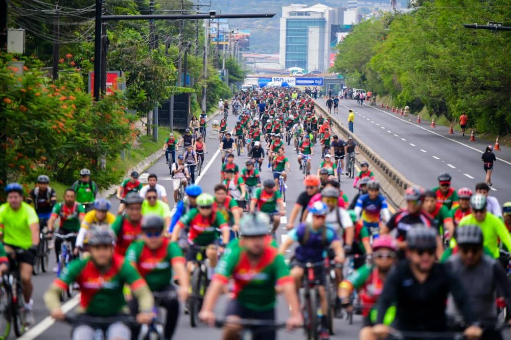 El ministro de Obras Públicas y el viceministro de Transporte participaron en la pedaleada.