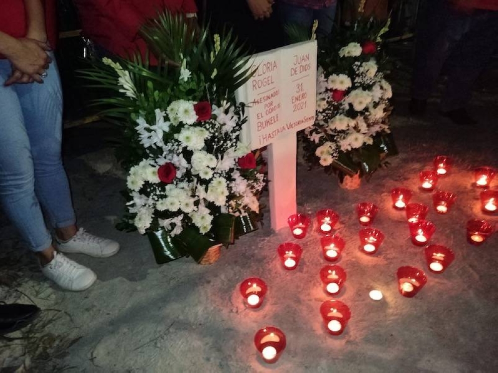 El FMLN conmemoró el crimen contra dos militantes ocurrido cuando se conducían en un camión después de una caravana partidaria. / Tonacatepeque fp FMLN.