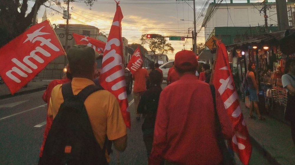 Miembros del FMLN caminaron del local del partido hacia el lugar del crimen, en el centro de San Salvador. / Tonacatepeque fp FMLN.