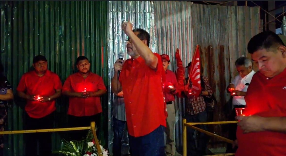 Simón Paz mientras reclama por la subasta del local de Ayutuxtepeque. / Imagen de video del FMLN.