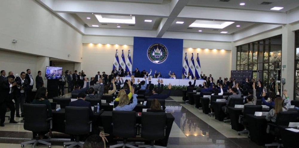 La reforma constitucional para eliminar la deuda política fue aprobada por Nuevas Ideas, PCN, PDC y Marcela Villatoro. / Imagen de video de Asamblea Legislativa.