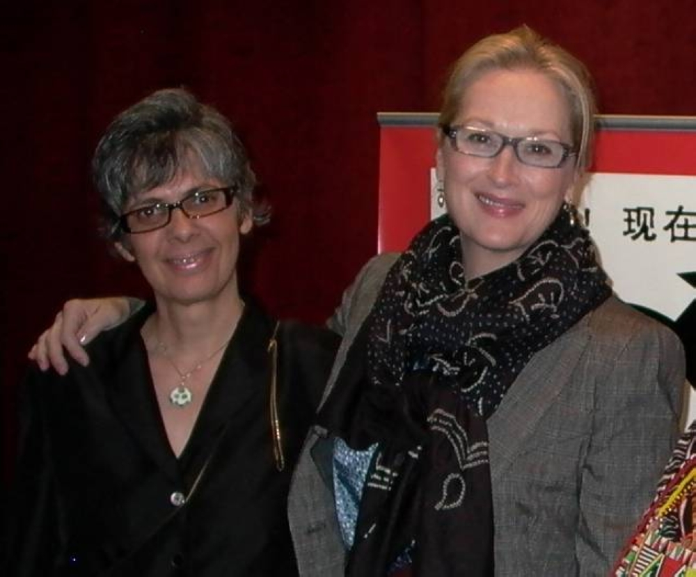 La cineasta y editora salvadoreña Paula Heredia y la actriz Meryl Streep en la promoción del proyecto 'Africa rising', en 2009.
