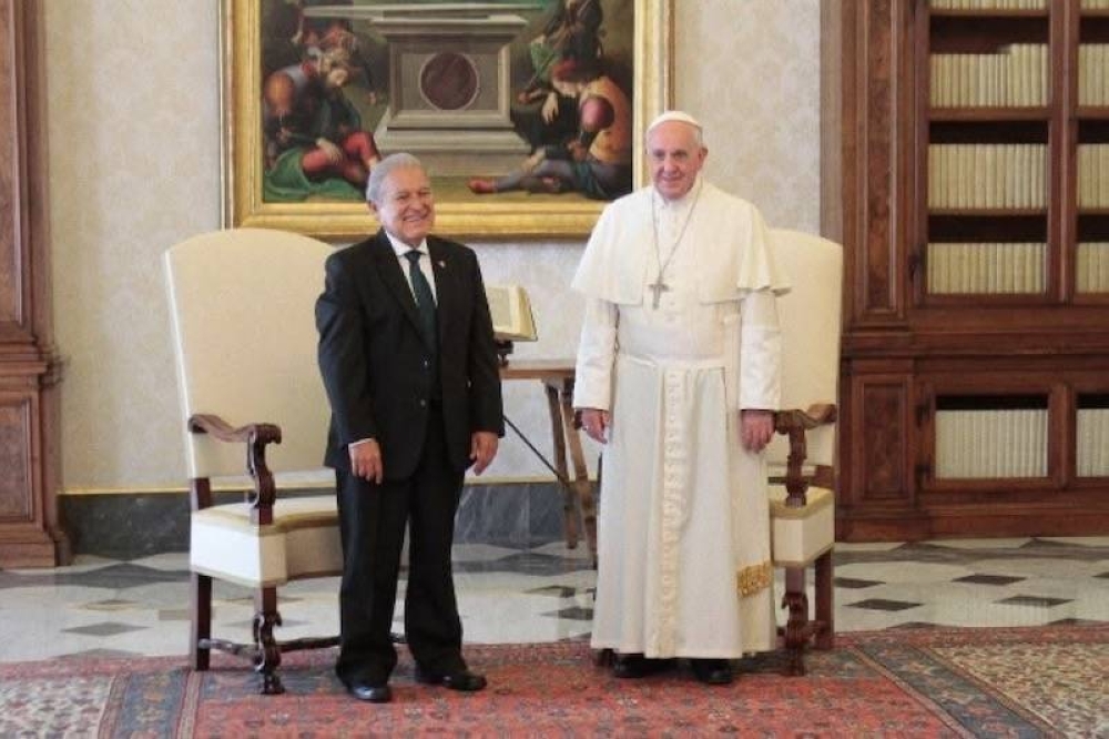 Salvador Sánchez Cerén, entonces presidente electo, fue recibido por el Papa Francisco en abril de 2014. / Cancillería.