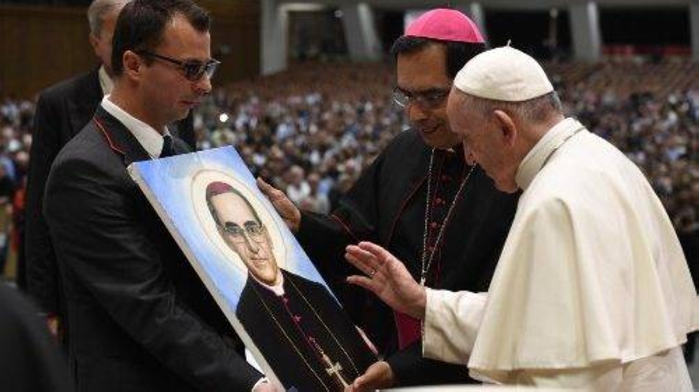 El papa Francisco recibió a miles de feligreses que celebraron la canonización de monseñor Romero. / Vaticano.