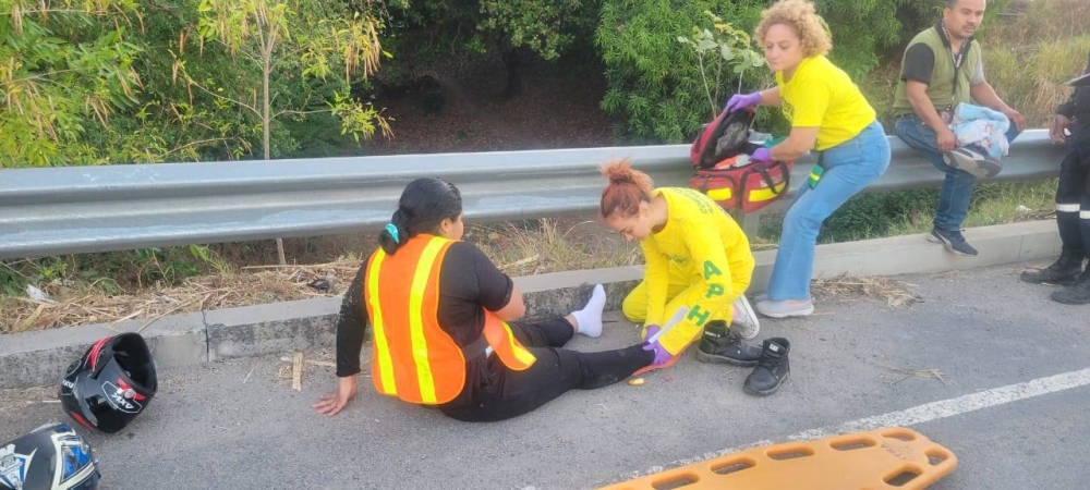Los dos motociclistas fueron trasladados a un centro asistencial. / Comandos de Salvamento.