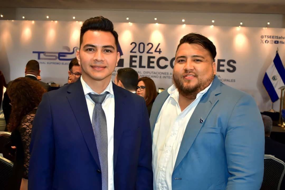 El diputado de San Salvador Benjamín Zavaleta junto a su suplente, Cristian Bonilla. / Cortesía. 