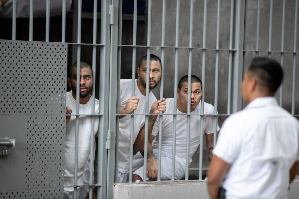 Reos en el Cecot durante la visita de la secretaria de Seguridad Nacional de Estados Unidos. / Presidencia de El Salvador.